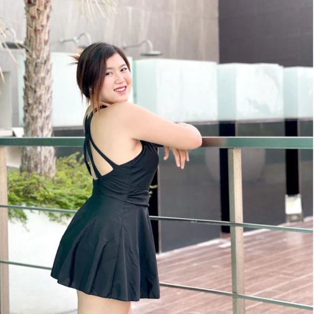 SK02 ชุดว่ายน้ำกระโปรงวันพีชสีดำ ด้านหลังเป็นเส้นไขว้-2