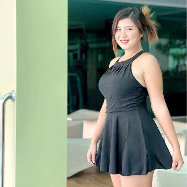 SK02 ชุดว่ายน้ำกระโปรงวันพีชสีดำ ด้านหลังเป็นเส้นไขว้-3